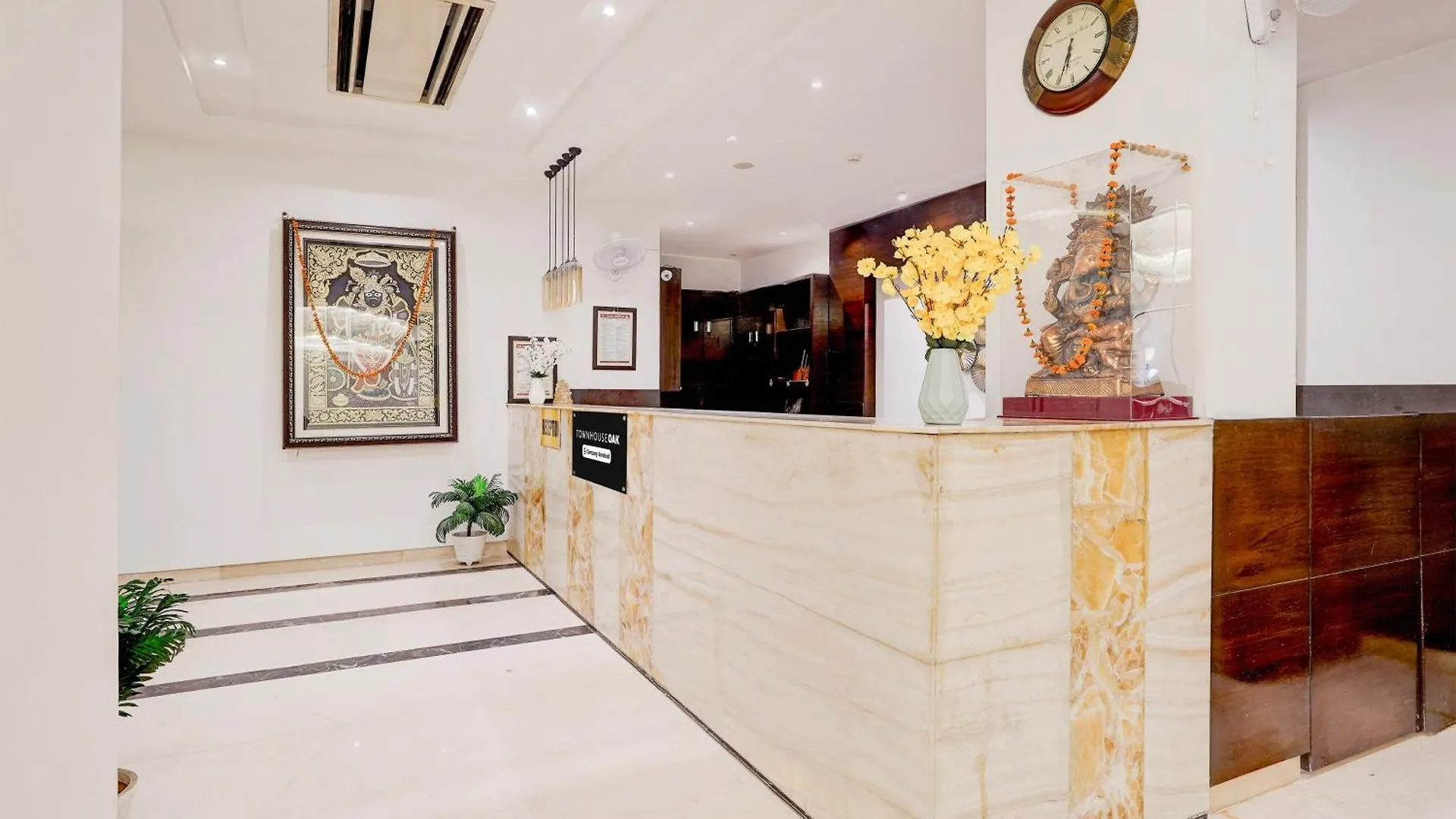 Hotell Super Townhouse Oak Agra Near Sultanganj Puliya Formerly Bb Grand