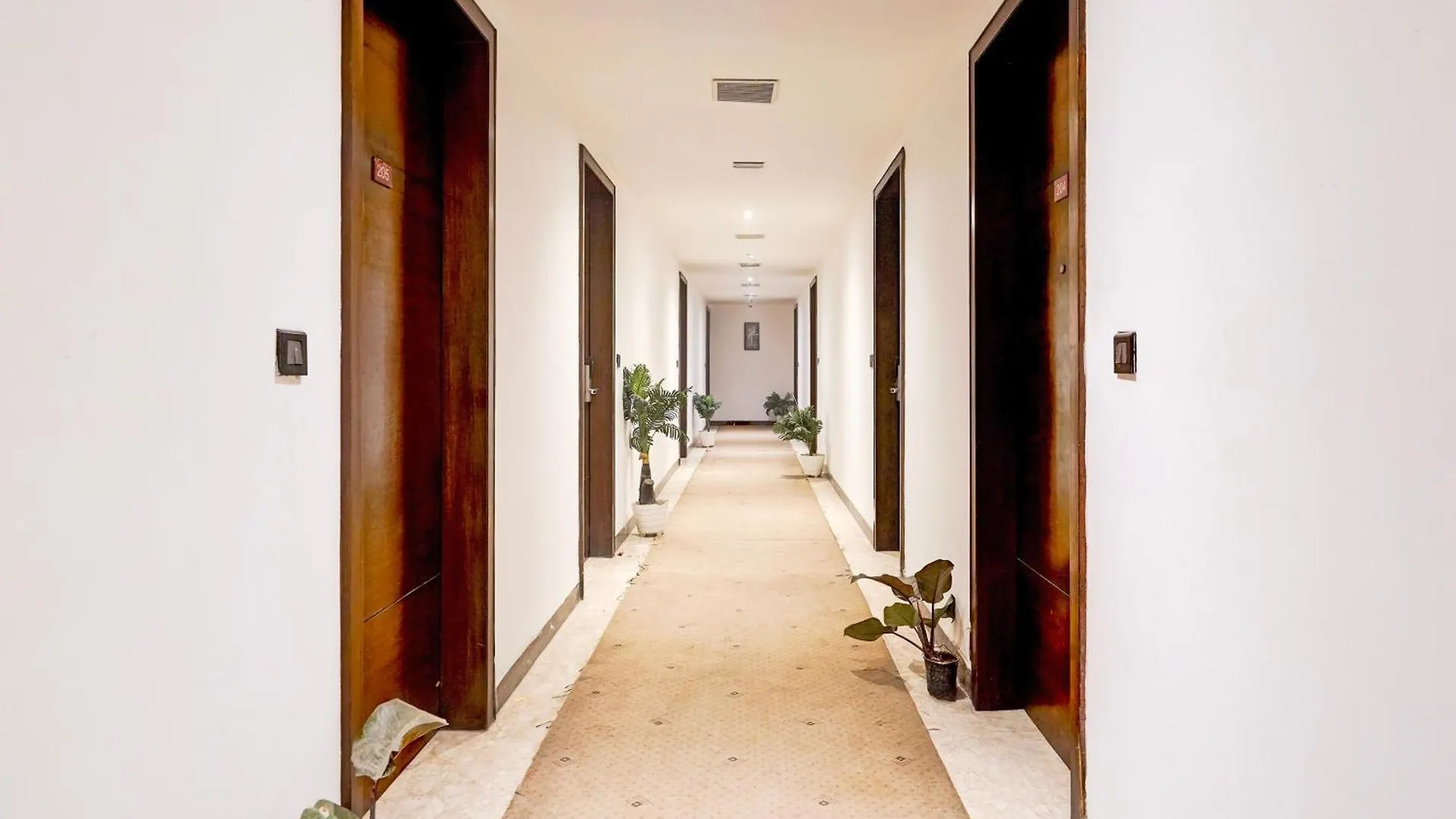 Hotell Super Townhouse Oak Agra Near Sultanganj Puliya Formerly Bb Grand Indien
