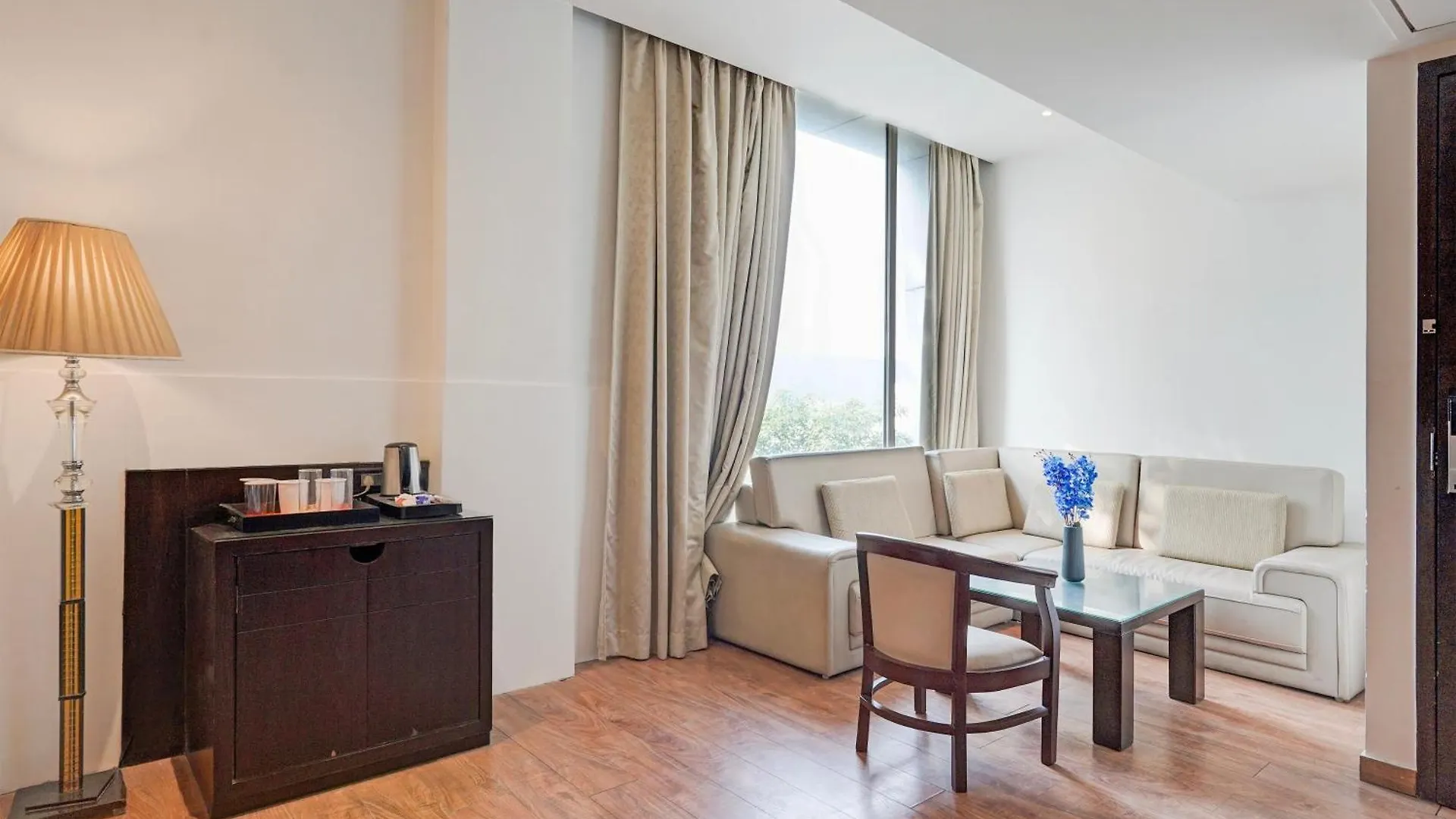 Super Townhouse Oak Agra Near Sultanganj Puliya Formerly Bb Grand