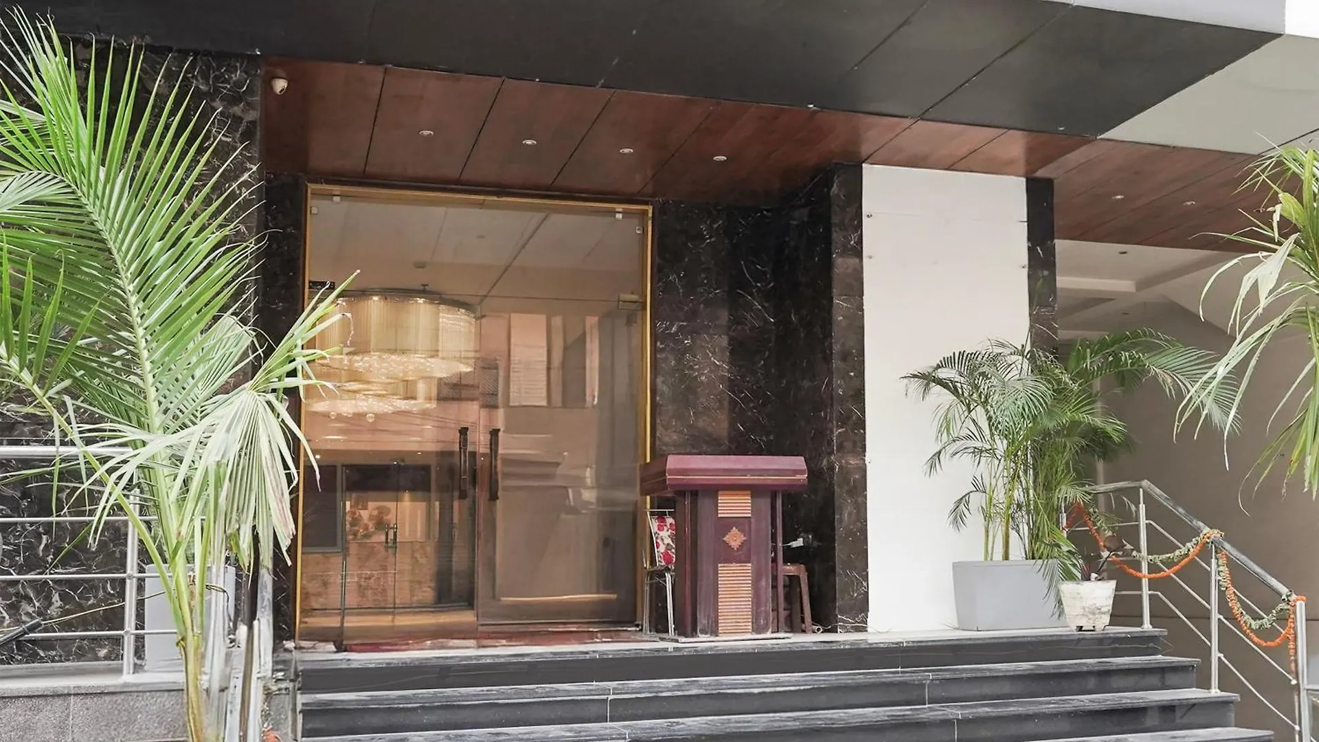 Super Townhouse Oak Agra Near Sultanganj Puliya Formerly Bb Grand Hotel Agra (Uttar Pradesh)