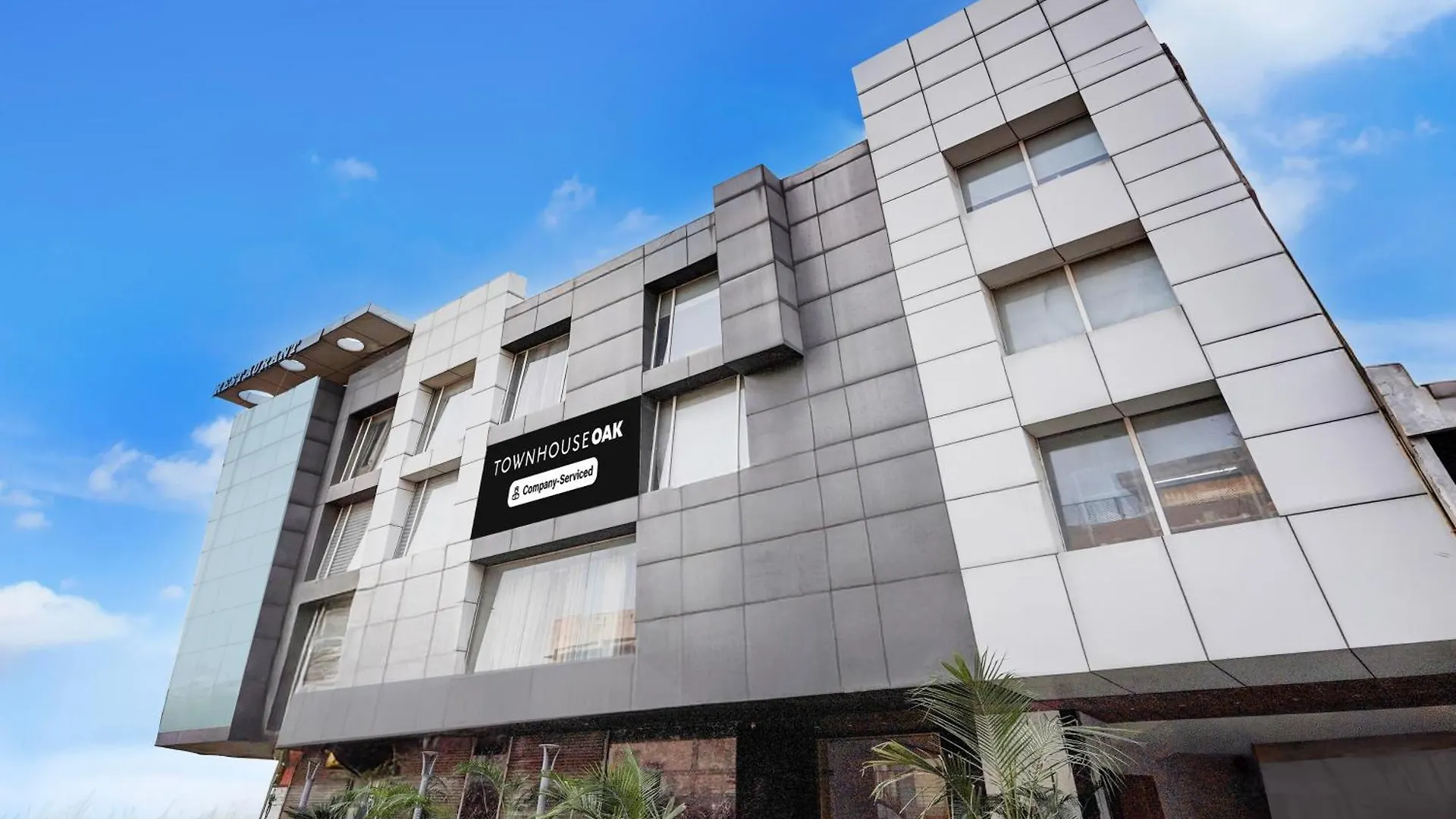 Super Townhouse Oak Agra Near Sultanganj Puliya Formerly Bb Grand 0*, Agra (Uttar Pradesh)