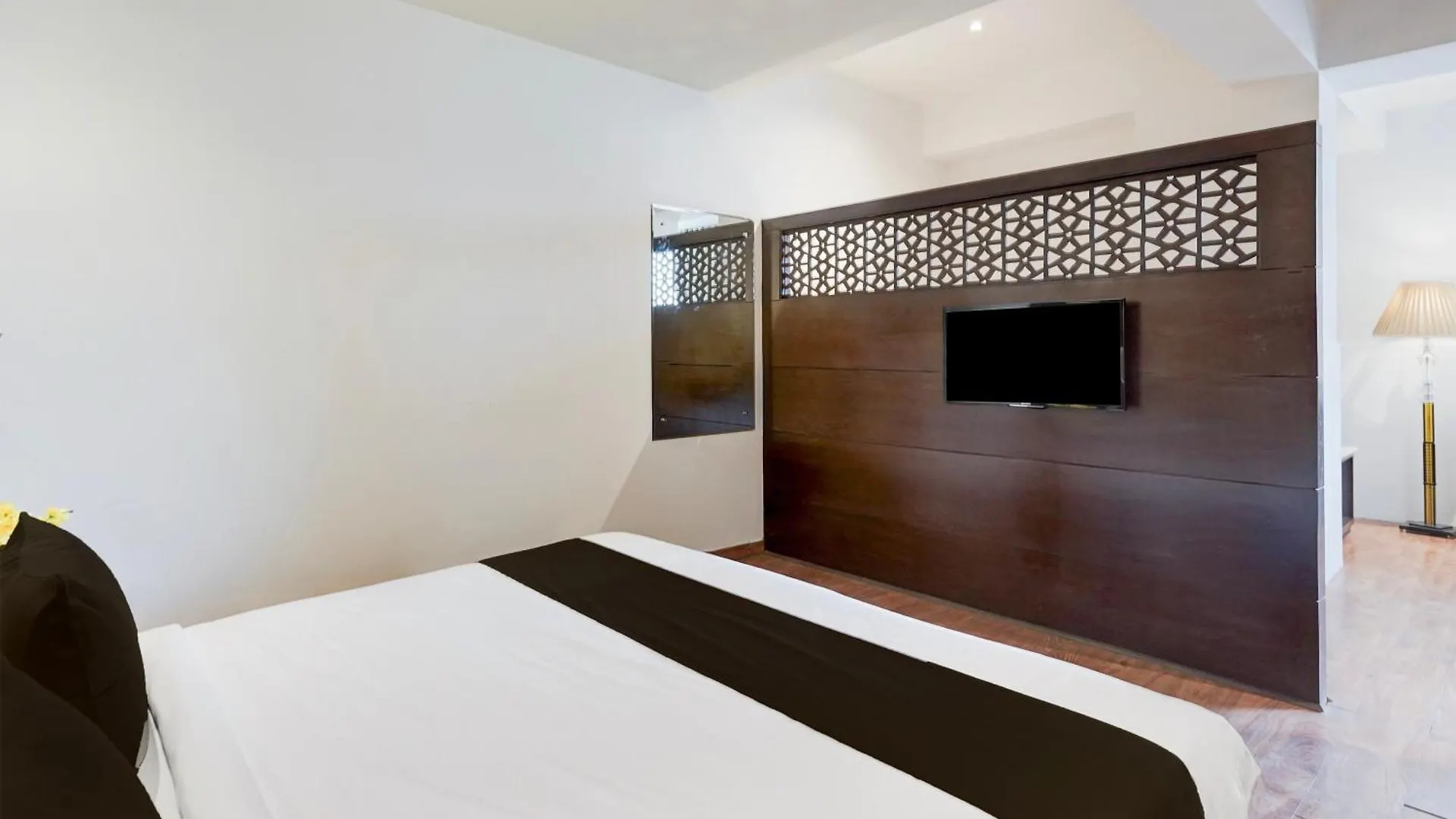 Hotel Super Townhouse Oak Agra Near Sultanganj Puliya Formerly Bb Grand